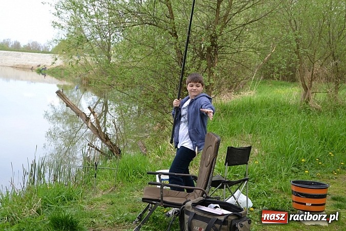 Zdjęcie w galerii na portalu naszraciborz.pl: Krzyżanowice - wędkarze rozpoczęli sezon  wiadomości z regionu