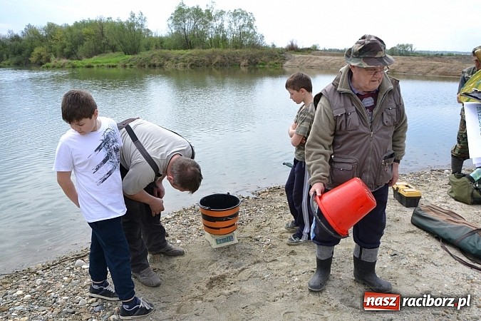 Zdjęcie w galerii na portalu naszraciborz.pl: Krzyżanowice - wędkarze rozpoczęli sezon  wiadomości z regionu