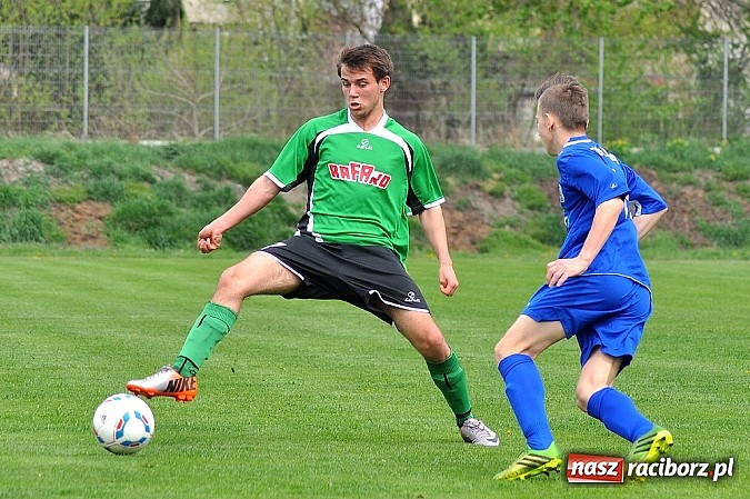 Zdjęcie w galerii na portalu naszraciborz.pl: Dwa gole Chroboczka dały trzy punkty Nędzy wiadomości z regionu