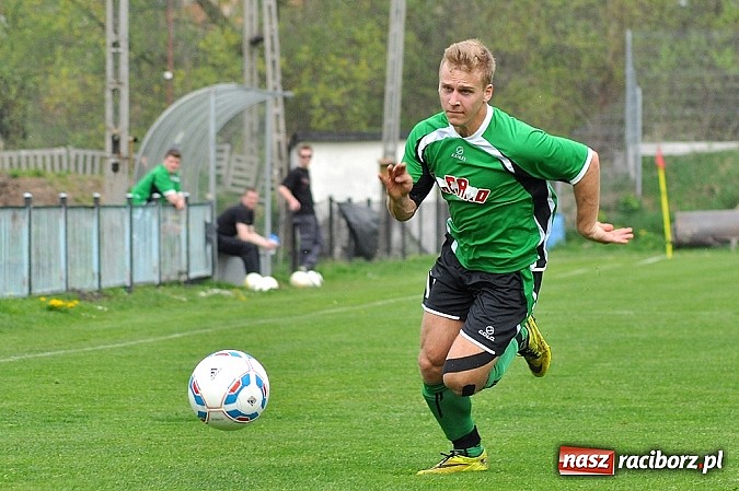 Zdjęcie w galerii na portalu naszraciborz.pl: Dwa gole Chroboczka dały trzy punkty Nędzy wiadomości z regionu