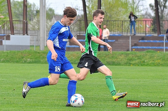 Zdjęcie w galerii na portalu naszraciborz.pl: Dwa gole Chroboczka dały trzy punkty Nędzy wiadomości z regionu