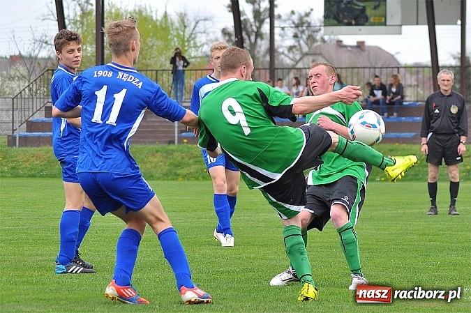 Zdjęcie w galerii na portalu naszraciborz.pl: Dwa gole Chroboczka dały trzy punkty Nędzy wiadomości z regionu