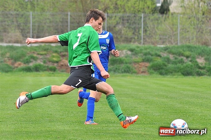 Zdjęcie w galerii na portalu naszraciborz.pl: Dwa gole Chroboczka dały trzy punkty Nędzy wiadomości z regionu