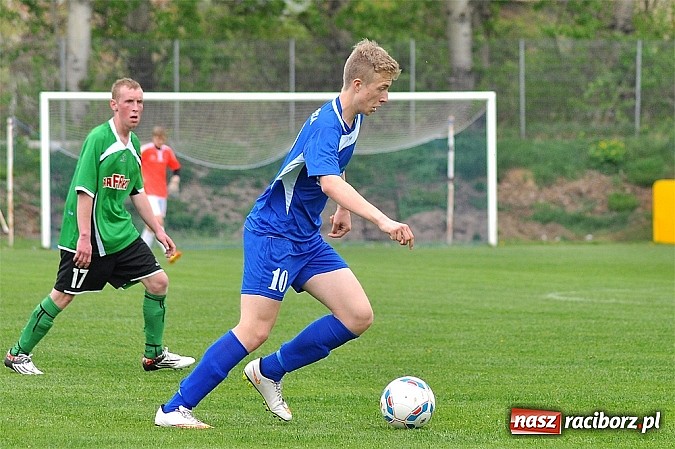 Zdjęcie w galerii na portalu naszraciborz.pl: Dwa gole Chroboczka dały trzy punkty Nędzy wiadomości z regionu
