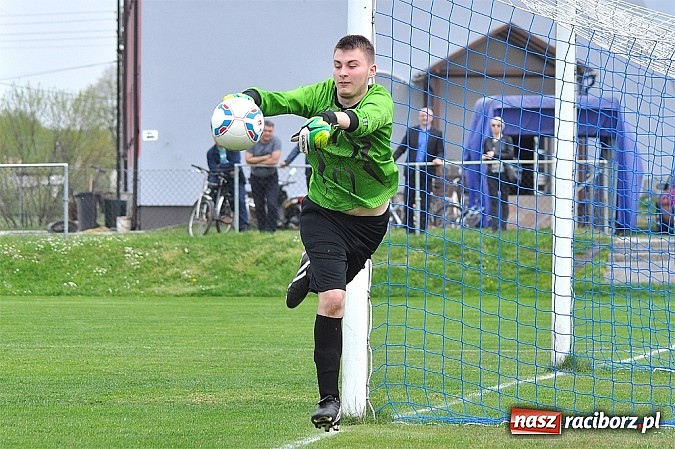 Zdjęcie w galerii na portalu naszraciborz.pl: Dwa gole Chroboczka dały trzy punkty Nędzy wiadomości z regionu