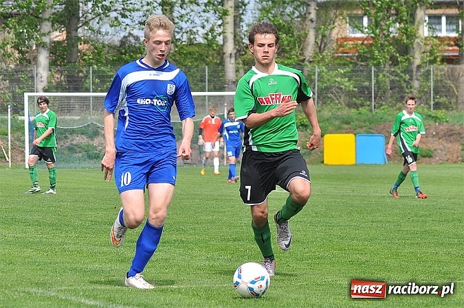 Zdjęcie w galerii na portalu naszraciborz.pl: Dwa gole Chroboczka dały trzy punkty Nędzy wiadomości z regionu