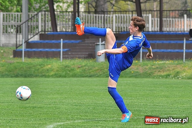 Zdjęcie w galerii na portalu naszraciborz.pl: Dwa gole Chroboczka dały trzy punkty Nędzy wiadomości z regionu