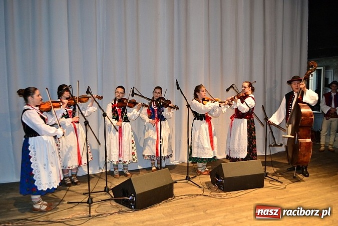 Zdjęcie w galerii na portalu naszraciborz.pl: Folkowe rytmy zabrzmiały w raciborskiej Strzesze!  wiadomości z regionu