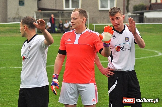 Zdjęcie w galerii na portalu naszraciborz.pl: Niebo zapłakało nad Studzienną. Wygrana Stali wiadomości z regionu