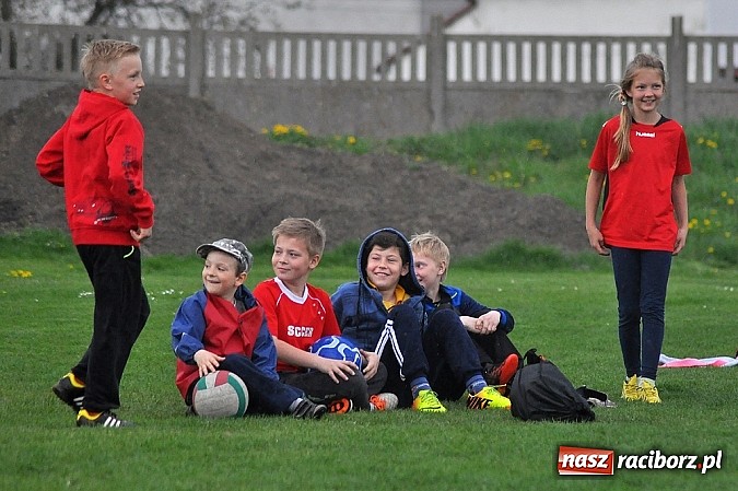 Zdjęcie w galerii na portalu naszraciborz.pl: Niebo zapłakało nad Studzienną. Wygrana Stali wiadomości z regionu