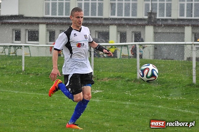 Zdjęcie w galerii na portalu naszraciborz.pl: Niebo zapłakało nad Studzienną. Wygrana Stali wiadomości z regionu