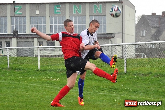 Zdjęcie w galerii na portalu naszraciborz.pl: Niebo zapłakało nad Studzienną. Wygrana Stali wiadomości z regionu