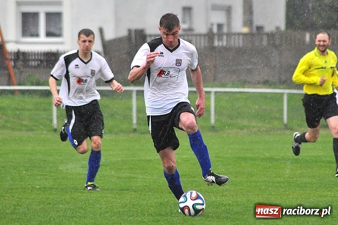 Zdjęcie w galerii na portalu naszraciborz.pl: Niebo zapłakało nad Studzienną. Wygrana Stali wiadomości z regionu