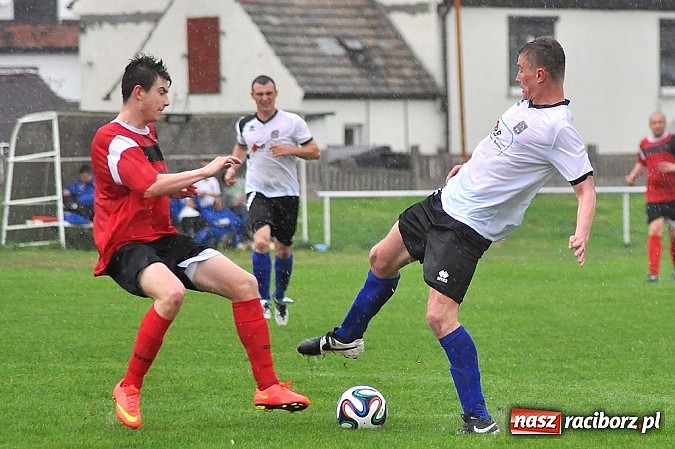Zdjęcie w galerii na portalu naszraciborz.pl: Niebo zapłakało nad Studzienną. Wygrana Stali wiadomości z regionu