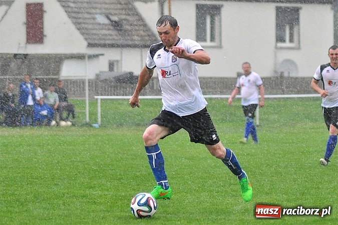 Zdjęcie w galerii na portalu naszraciborz.pl: Niebo zapłakało nad Studzienną. Wygrana Stali wiadomości z regionu