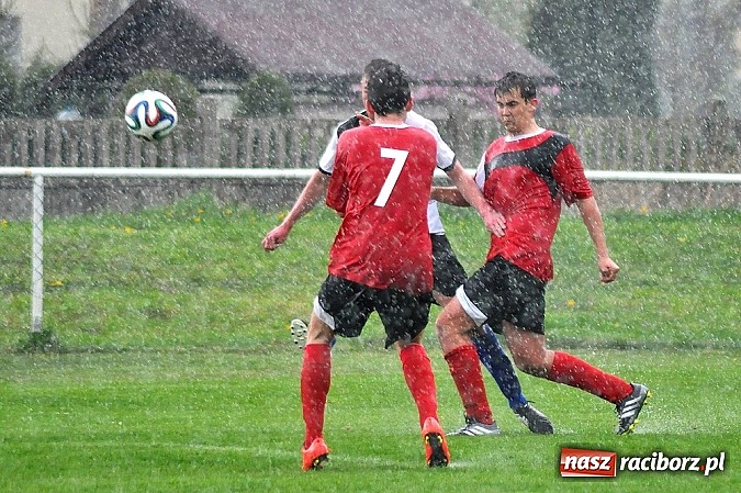 Zdjęcie w galerii na portalu naszraciborz.pl: Niebo zapłakało nad Studzienną. Wygrana Stali wiadomości z regionu
