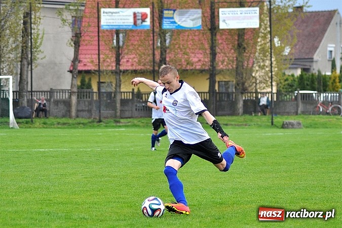 Zdjęcie w galerii na portalu naszraciborz.pl: Niebo zapłakało nad Studzienną. Wygrana Stali wiadomości z regionu