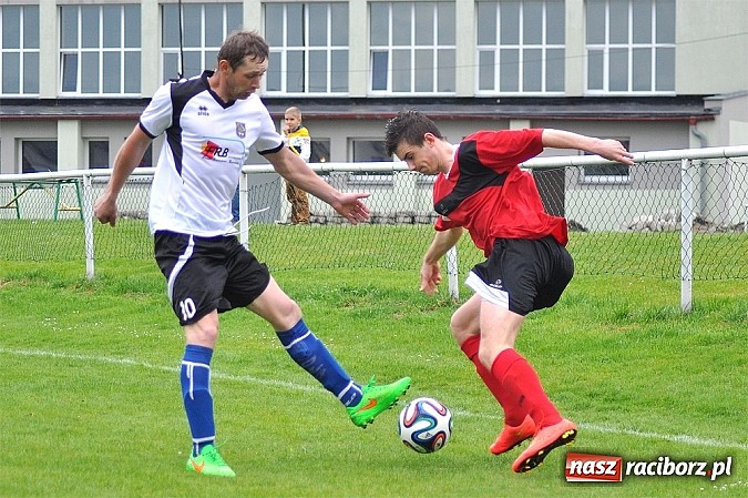 Zdjęcie w galerii na portalu naszraciborz.pl: Niebo zapłakało nad Studzienną. Wygrana Stali wiadomości z regionu