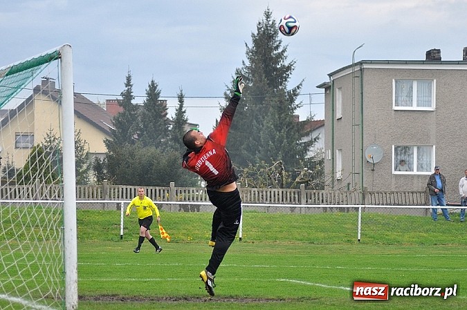 Zdjęcie w galerii na portalu naszraciborz.pl: Niebo zapłakało nad Studzienną. Wygrana Stali wiadomości z regionu