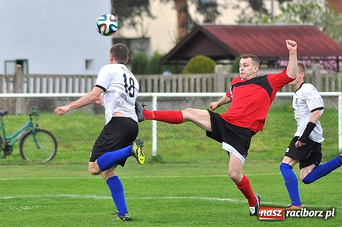 Zdjęcie w galerii na portalu naszraciborz.pl: Niebo zapłakało nad Studzienną. Wygrana Stali wiadomości z regionu