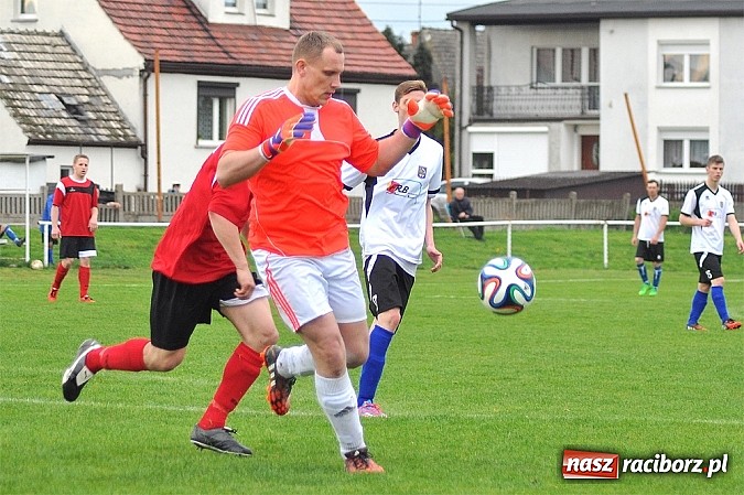 Zdjęcie w galerii na portalu naszraciborz.pl: Niebo zapłakało nad Studzienną. Wygrana Stali wiadomości z regionu