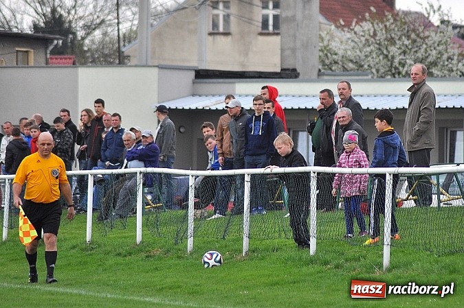 Zdjęcie w galerii na portalu naszraciborz.pl: Niebo zapłakało nad Studzienną. Wygrana Stali wiadomości z regionu
