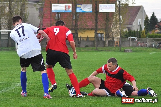 Zdjęcie w galerii na portalu naszraciborz.pl: Niebo zapłakało nad Studzienną. Wygrana Stali wiadomości z regionu