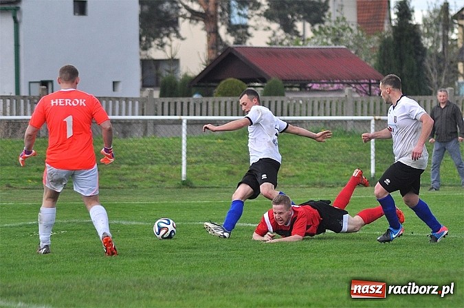 Zdjęcie w galerii na portalu naszraciborz.pl: Niebo zapłakało nad Studzienną. Wygrana Stali wiadomości z regionu