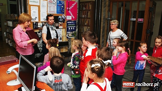 Zdjęcie w galerii na portalu naszraciborz.pl: Z Koziołkiem Matołkiem poznajemy Racibórz  wiadomości z regionu
