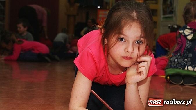 Zdjęcie w galerii na portalu naszraciborz.pl: Z Koziołkiem Matołkiem poznajemy Racibórz  wiadomości z regionu