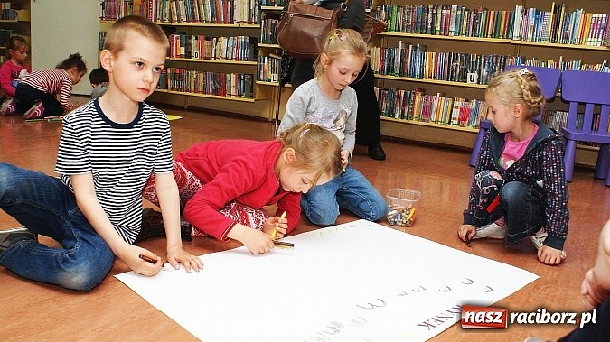 Zdjęcie w galerii na portalu naszraciborz.pl: Z Koziołkiem Matołkiem poznajemy Racibórz  wiadomości z regionu