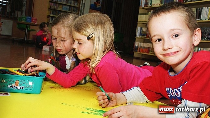 Zdjęcie w galerii na portalu naszraciborz.pl: Z Koziołkiem Matołkiem poznajemy Racibórz  wiadomości z regionu