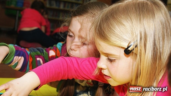 Zdjęcie w galerii na portalu naszraciborz.pl: Z Koziołkiem Matołkiem poznajemy Racibórz  wiadomości z regionu
