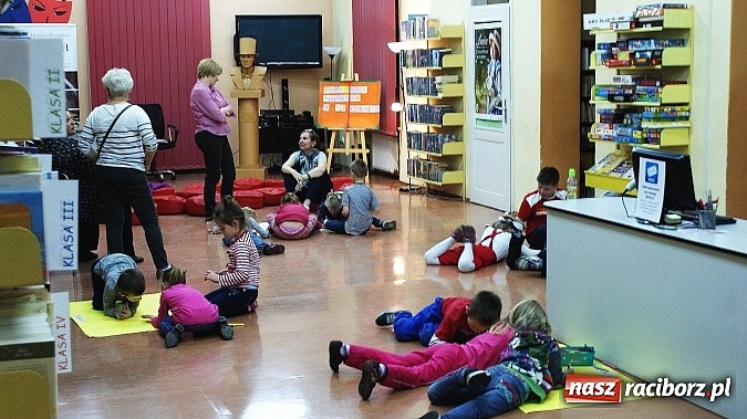 Zdjęcie w galerii na portalu naszraciborz.pl: Z Koziołkiem Matołkiem poznajemy Racibórz  wiadomości z regionu