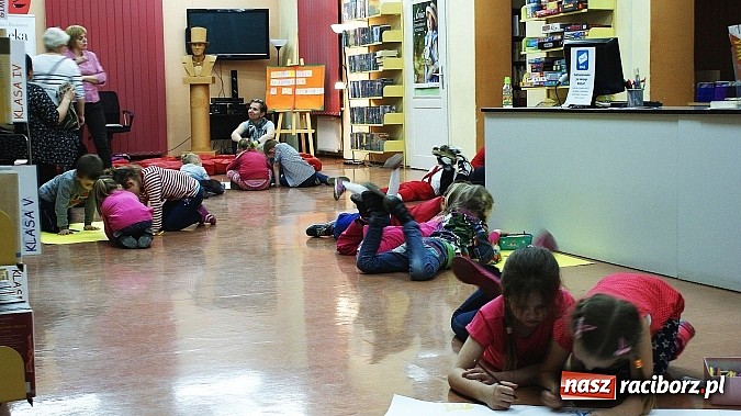 Zdjęcie w galerii na portalu naszraciborz.pl: Z Koziołkiem Matołkiem poznajemy Racibórz  wiadomości z regionu