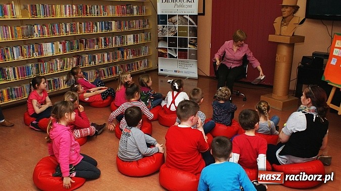 Zdjęcie w galerii na portalu naszraciborz.pl: Z Koziołkiem Matołkiem poznajemy Racibórz  wiadomości z regionu