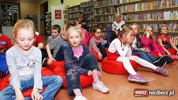 Zdjęcie w galerii na portalu naszraciborz.pl: Z Koziołkiem Matołkiem poznajemy Racibórz  wiadomości z regionu