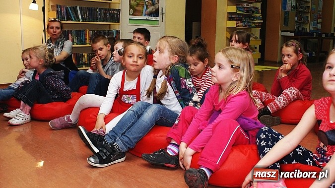 Zdjęcie w galerii na portalu naszraciborz.pl: Z Koziołkiem Matołkiem poznajemy Racibórz  wiadomości z regionu