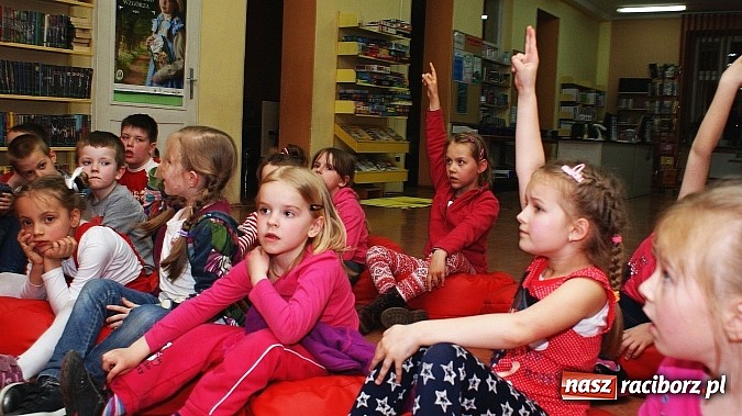 Zdjęcie w galerii na portalu naszraciborz.pl: Z Koziołkiem Matołkiem poznajemy Racibórz  wiadomości z regionu