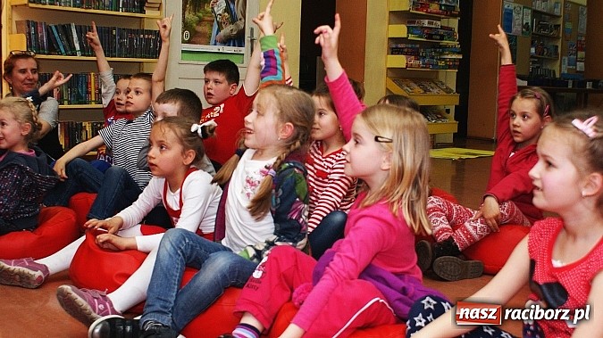 Zdjęcie w galerii na portalu naszraciborz.pl: Z Koziołkiem Matołkiem poznajemy Racibórz  wiadomości z regionu