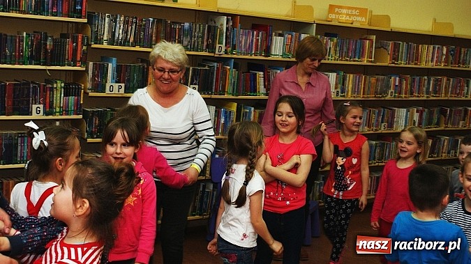 Zdjęcie w galerii na portalu naszraciborz.pl: Z Koziołkiem Matołkiem poznajemy Racibórz  wiadomości z regionu