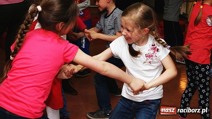 Zdjęcie w galerii na portalu naszraciborz.pl: Z Koziołkiem Matołkiem poznajemy Racibórz  wiadomości z regionu