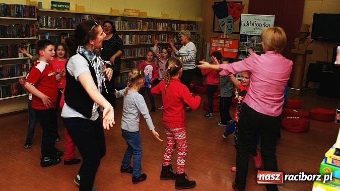 Zdjęcie w galerii na portalu naszraciborz.pl: Z Koziołkiem Matołkiem poznajemy Racibórz  wiadomości z regionu