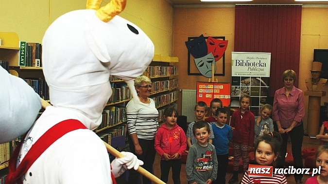 Zdjęcie w galerii na portalu naszraciborz.pl: Z Koziołkiem Matołkiem poznajemy Racibórz  wiadomości z regionu