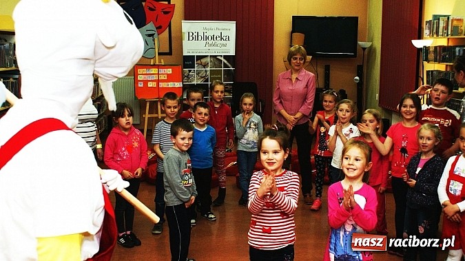 Zdjęcie w galerii na portalu naszraciborz.pl: Z Koziołkiem Matołkiem poznajemy Racibórz  wiadomości z regionu