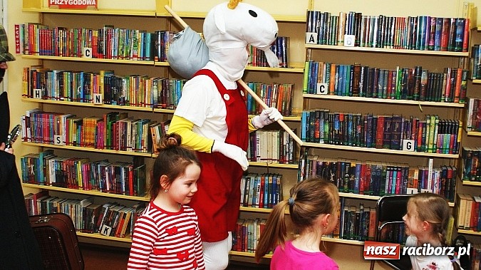 Zdjęcie w galerii na portalu naszraciborz.pl: Z Koziołkiem Matołkiem poznajemy Racibórz  wiadomości z regionu