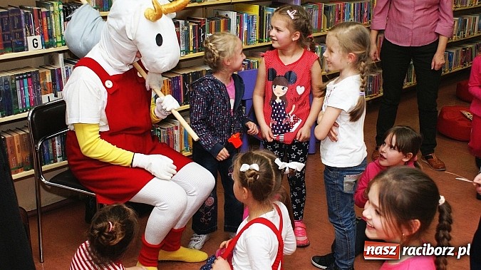 Zdjęcie w galerii na portalu naszraciborz.pl: Z Koziołkiem Matołkiem poznajemy Racibórz  wiadomości z regionu