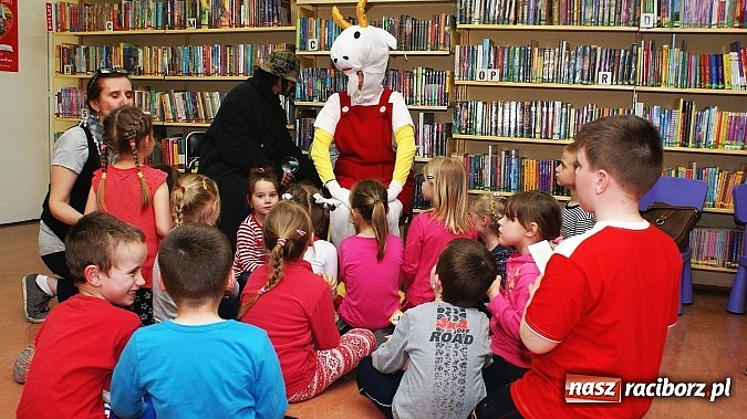 Zdjęcie w galerii na portalu naszraciborz.pl: Z Koziołkiem Matołkiem poznajemy Racibórz  wiadomości z regionu