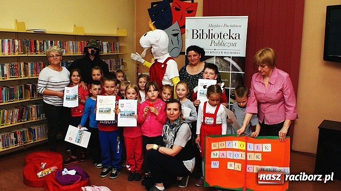 Zdjęcie w galerii na portalu naszraciborz.pl: Z Koziołkiem Matołkiem poznajemy Racibórz  wiadomości z regionu