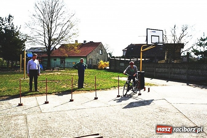 Zdjęcie w galerii na portalu naszraciborz.pl: Turniej Bezpieczeństwa w Ruchu Drogowym z udziałem uczniów z kuźniańskiej gminy  wiadomości z regionu